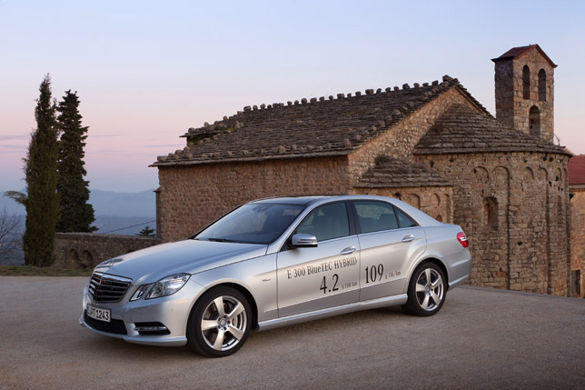 2012 Mercedes-Benz E 300 BlueTEC HYBRID 2012 Mercedes-Benz E 300 BlueTEC HYBRID Front Angle