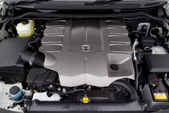2012 Toyota LandCruiser 200 with new 4.6 liter V8 engine 2012 Toyota LandCruiser 200 with new 4.6 liter V8 engine