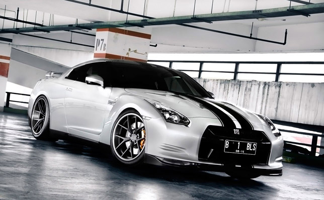4OUR Depth PUR wheels on a Nissan GT-R 4OUR Depth PUR wheels on a Nissan GT-R