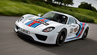 porsche 918 spyder at nurburgring in a martini suit