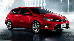 2013 toyota auris at the paris motor show