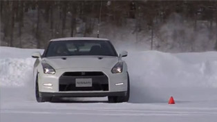 2013 nissan gt-r hits the powder [video]