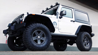 moparized jeep wrangler debut at jeep-heep-heep event 
