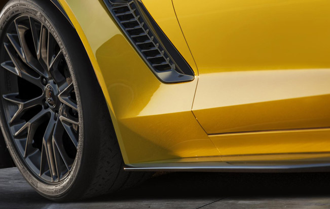 2015-Chevrolet-Corvette-Z06-teaser-medium 2015-Chevrolet-Corvette-Z06-teaser-medium