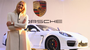 maria sharapova and her porsche panamera gts