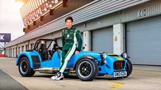 kamui kobayashi drives caterham seven 620r at silverstone [video]