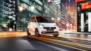 smart fortwo edition flashlight cabrio - big name for a small-sized car