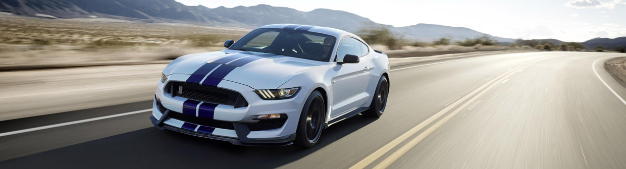 Ford Shelby GT350 Mustang Front and Side View