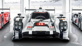 porsche demonstrates three models, that will compete in 2015 le mans race