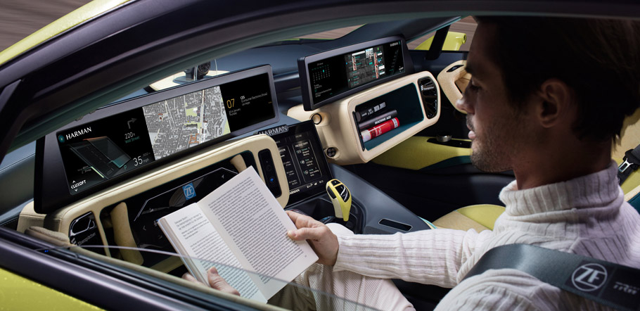 Rinspeed ?tos Concept: Man Reading Inside
