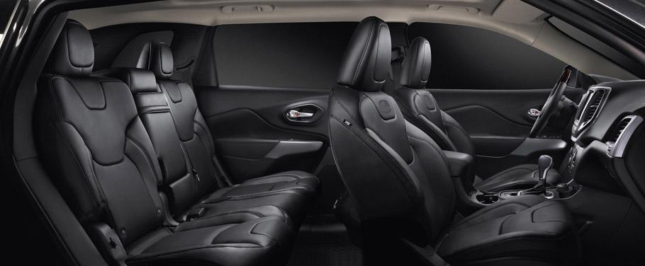 Jeep Cherokee Overland interior