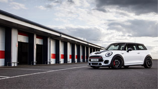 2016 mini cooper works challenge: a menacing beast or a sweet wanna-be? 