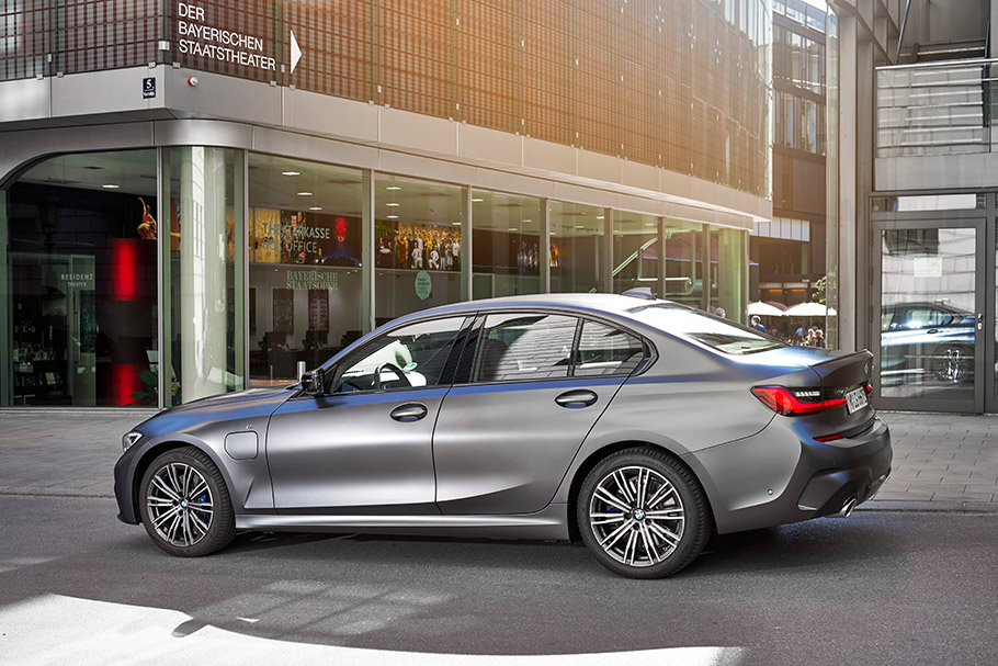 2021 BMW 3 330e xDrive