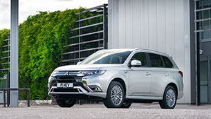 mitsubishi outlander phev still the uk’s favorite plug-in hybrid suv in 2020
