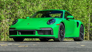 porsche 911 turbo is the winner at the 2021 world performance cars event 