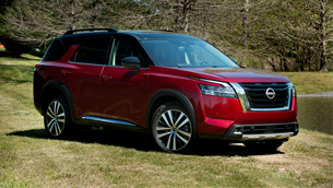 the first 2022 nissan pathfinder rolls off the fabric 
