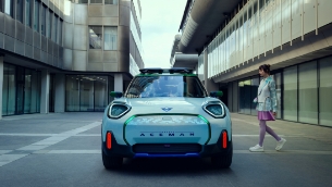the mini concept aceman: the first all-electric crossover model in the new mini family.