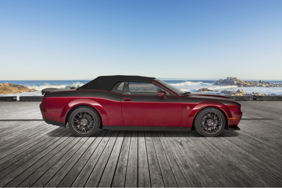Dodge Challenger Convertible (2023) - Side