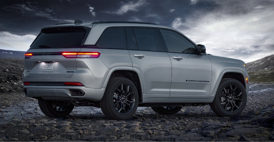 Jeep Grand Cherokee 4xe 30th Anniversary - Rear Angle